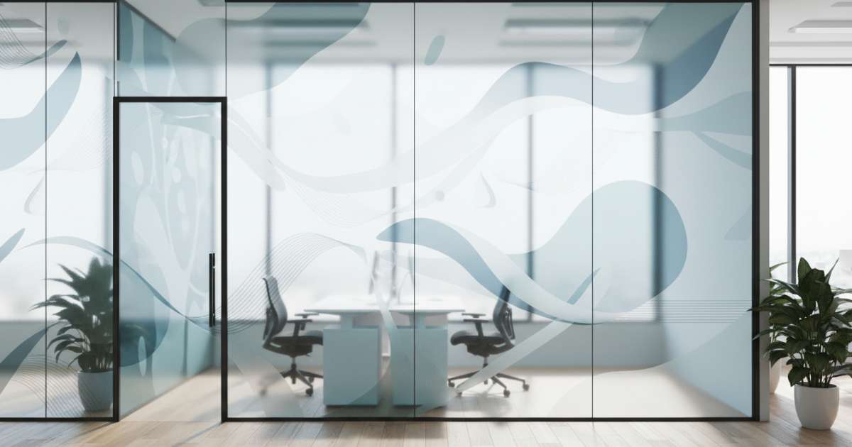 trang trí kính văn phòng